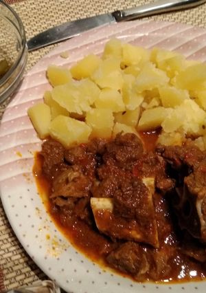 Birkapörkölt köményes burgonyával recept fotója