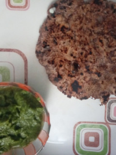 રાગી પરોઠા (Ragi Paratha Recipe In Gujarati) રેસીપી મુખ્ય ફોટો