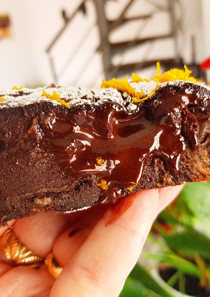 Una foto de "Ruffled Cake" de cacao y avellanas 🔥🔥🔥