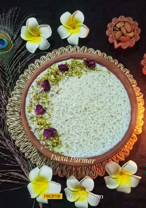 A picture of Red Rice Flakes Pudding.