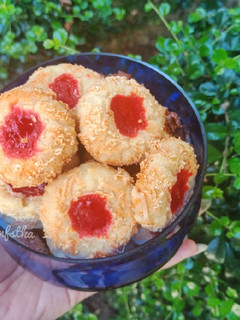 Foto resep Strawberry Tumbprint Cookies #kuekering