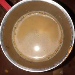 दूध और गुड़ की चाय(dudh aur gud ki chai recipe in hindi) রেসিপির প্রধান ছবি