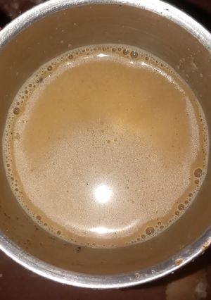 दूध और गुड़ की चाय(dudh aur gud ki chai recipe in hindi) रेसिपी मुख्य फोटो