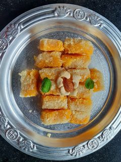 नारळाची बर्फी (naral barfi recipe in marathi) रेसिपी चे मुख्य फोटो 