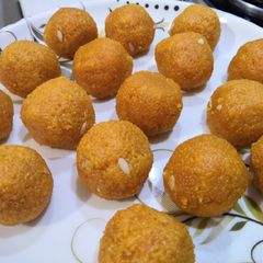 A picture of Motichoor ke laddu.