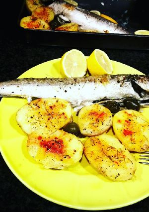 Una foto de Merlucita con patatas al horno