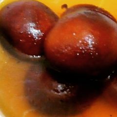 A picture of Gulab Jamun.