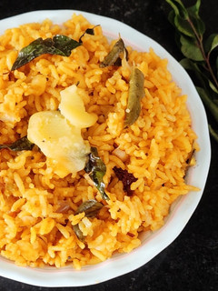 பருப்பு அரிசி சாதம் (Dal rice recipe in tamil) செய்முறை முக்கிய புகைப்படம்
