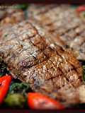 Entrecot a la parrilla con pimientos
