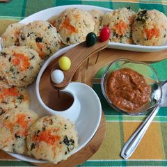 A picture of Instant Carrot Rava Idli.