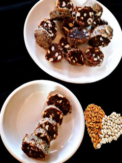 A picture of Khajur rolls.
