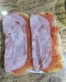 Mollete con aceite de oliva, ajo restregado, tomate rallado y jamón York