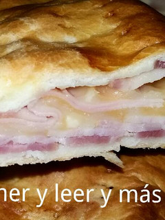 Una foto de Empanada de jamón y beicon