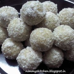 A picture of Coconut Ladoo.