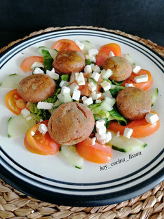 Una foto de Ensalada de falafel