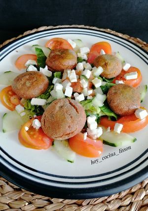 Una foto de Ensalada de falafel
