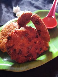 चना डाळ वडा (chana daal vada recipe in marathi) रेसिपी चे मुख्य फोटो