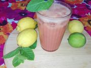 Una foto de mojito de sandía