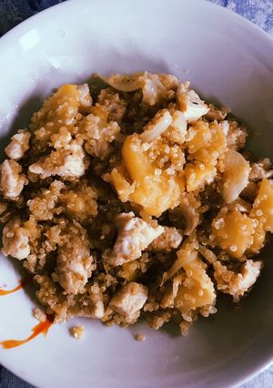 Una foto de Quinoa con Manzana y Pollo