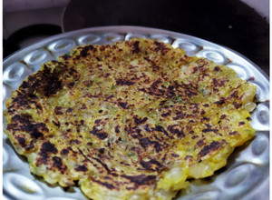 A picture of Sabudana Thalipeeth.