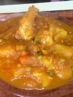 Una foto de Patatas guisadas con alas de pollo en olla express