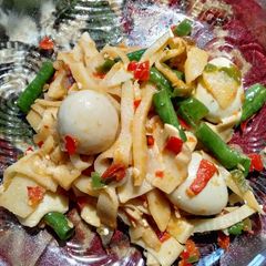 A picture of Quails eggs with bamboo shoots stir fried (oseng-oseng rebung).