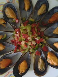 Una foto de Mejillones al vino blanco con vinagreta de mostaza