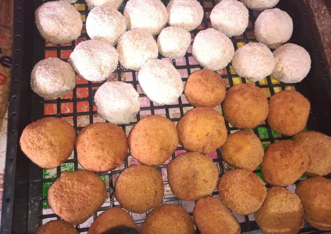 Albóndigas gigantes de polenta y orégano rellenas con queso!