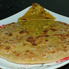A picture of Gobhi allu matar paratha.