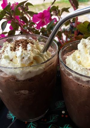 Una foto de Frapeé de chocolate, canela y vodka