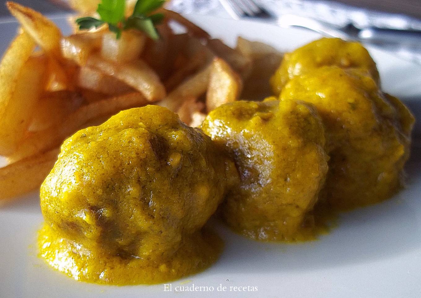 Albóndigas en salsa de almendras