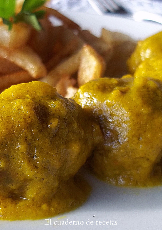 Una foto de Albóndigas en salsa de almendras