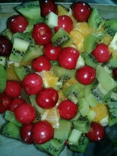 Una foto de Ensalada de 3 frutas🍒🍊 postre fácil y rico!!!