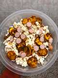Cena de sábado sabroso: crispetas 🍿 con plátano salteado con canela y salchicha de pavo