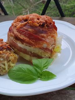 Baconbe tekert sült-töltött karalábé recept fotója