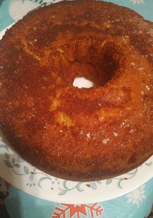 A picture of My Mom's Lemon Cake.