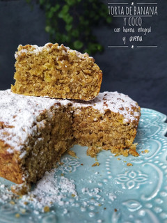 Una foto de Torta de banana 🍌 y coco 🥥 con harina integral y avena