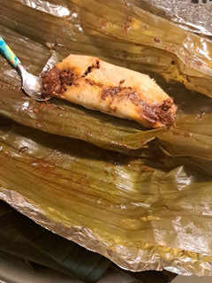 Una foto de Tamales de cerdo en adobo rojo