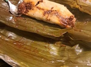 Una foto de Tamales de cerdo en adobo rojo