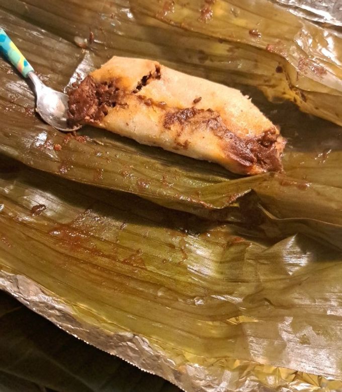 Una foto de Tamales de cerdo en adobo rojo
