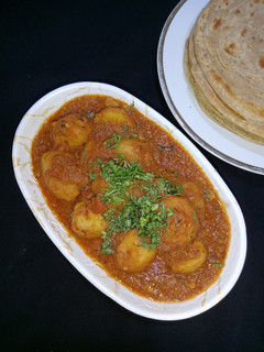 रेस्टोरेंट स्टाइल पंजाबी दम आलू (Punjabi Dum Aloo recipe in hindi) रेसिपी मुख्य फोटो