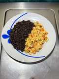*Despertar Mexicano* HUEVOS CON CHILE SERRANO, CEBOLLA MORADA Y JITOMATE
