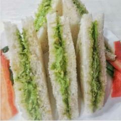 A picture of Chicken Spinach Sandwich.