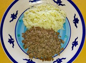 Una foto de Carnecita molida y Fideitos