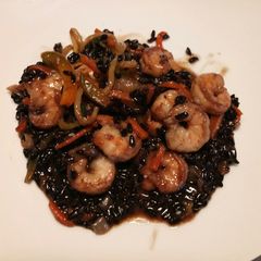 Stir fried mixed veg with black rice and prawns A picture of Stir fried mixed veg with black rice and prawns.