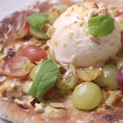 A picture of “Buckwheat flour fruit pizza”.