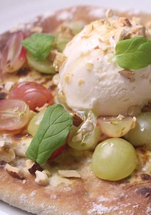 A picture of “Buckwheat flour fruit pizza”.