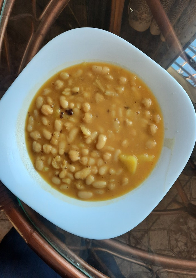 Una foto de Potaje de habichuelas y garbanzos