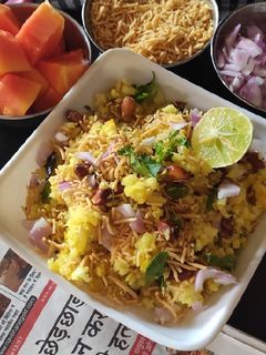 इंदौरी पोहा (Indori poha recipe in hindi) रेसिपी मुख्य फोटो