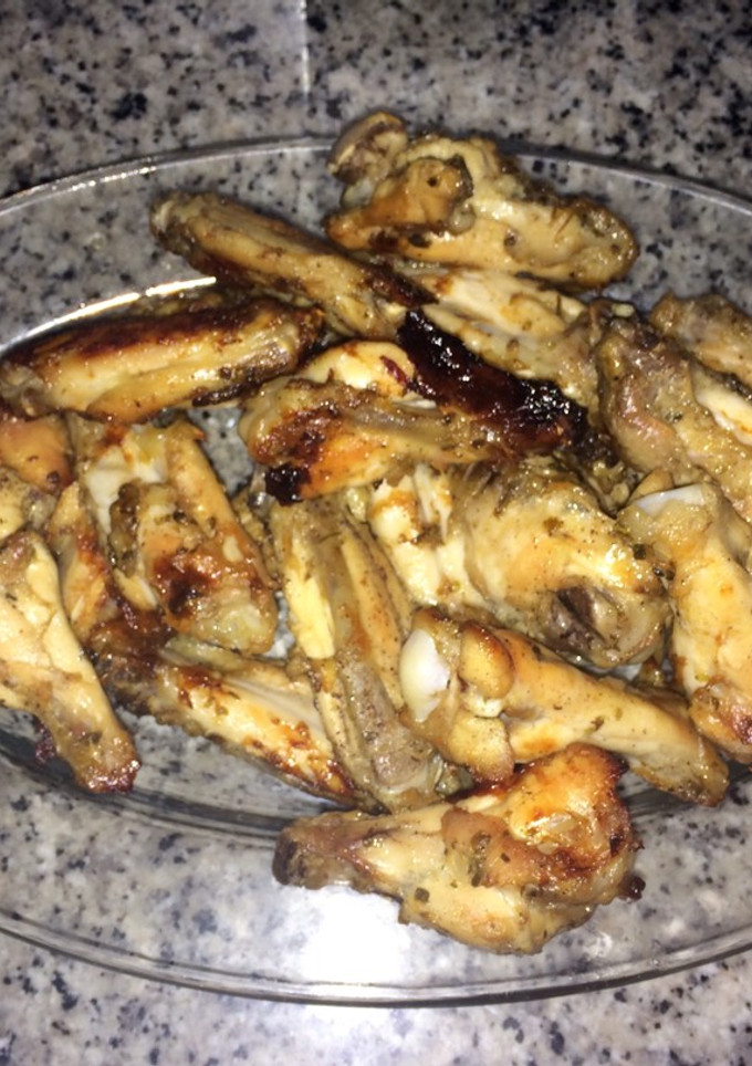 Una foto de Alitas de pollo a la cerveza al horno